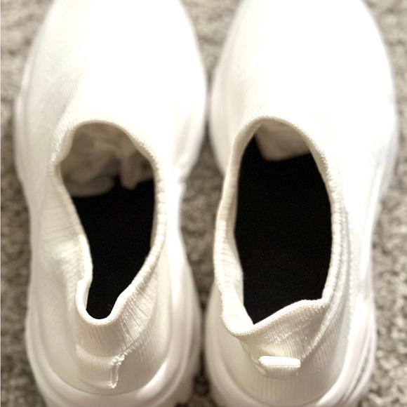 Women’s White Slip-On sneakers Size 7.5 - Picture 2 of 8